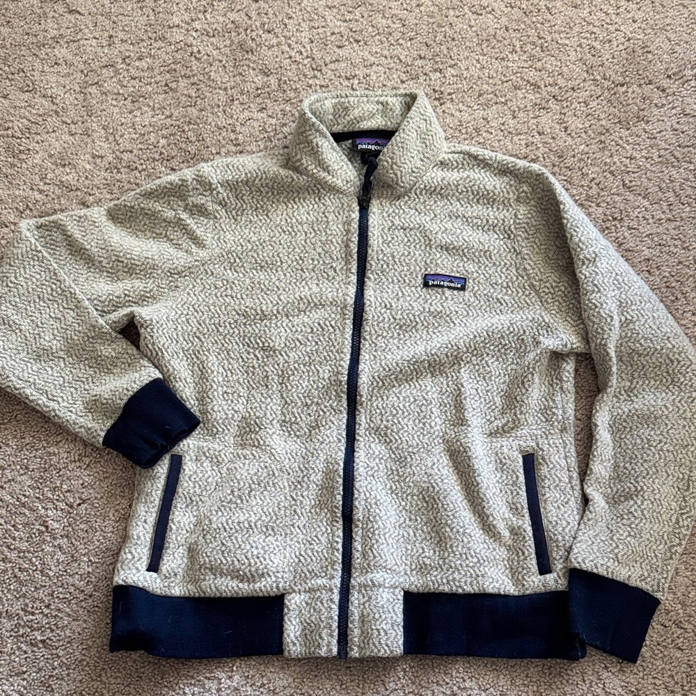 Patagonia Beige and Black Fleece Jacket